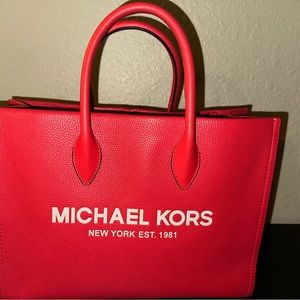 Hot Pink 🩷 Michael Kors Tote  👜